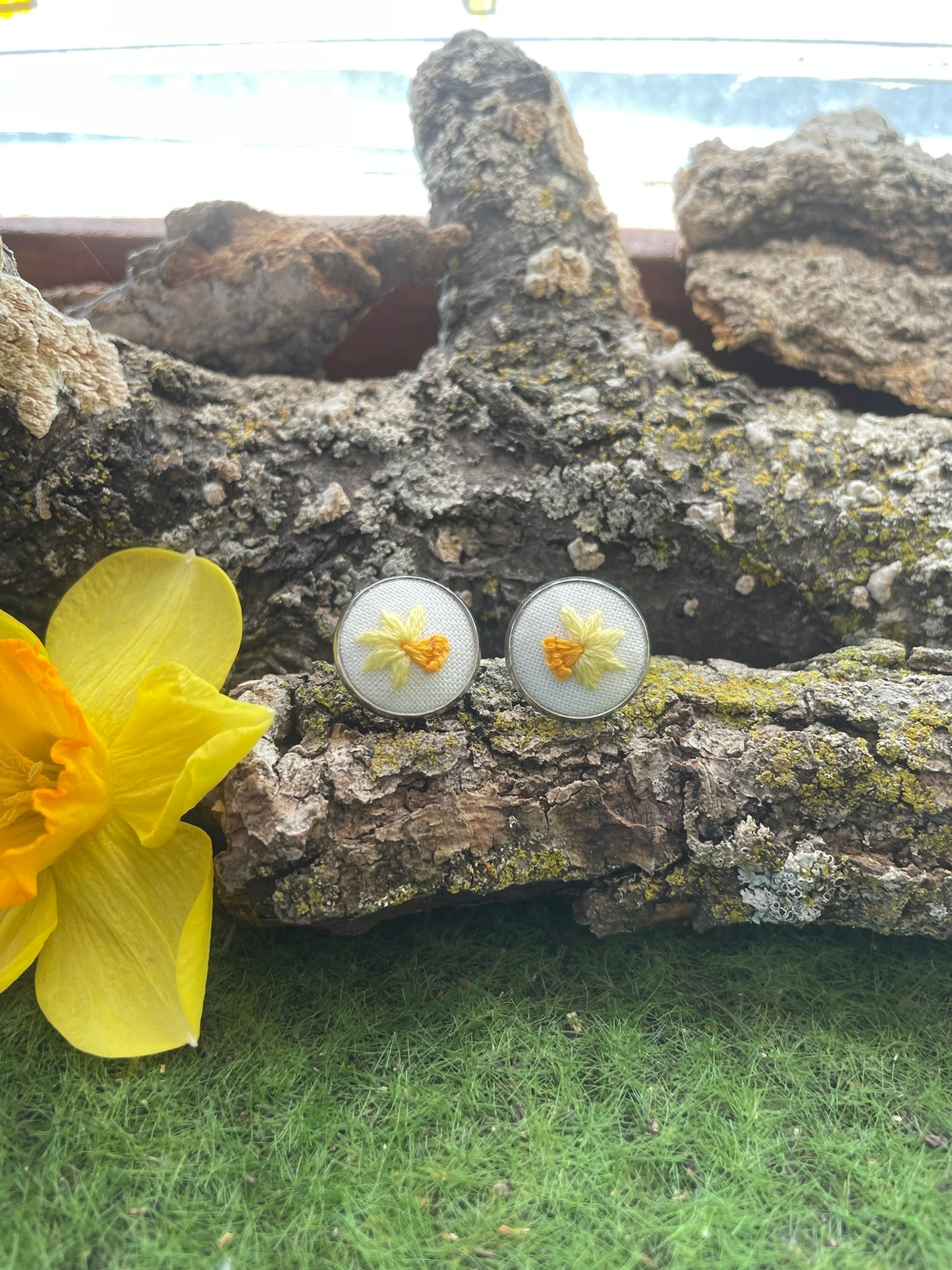 Daffodil Studs