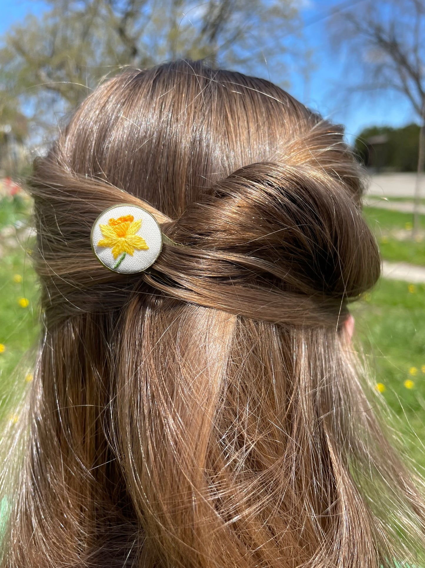 Daffodil Hair Prong Left