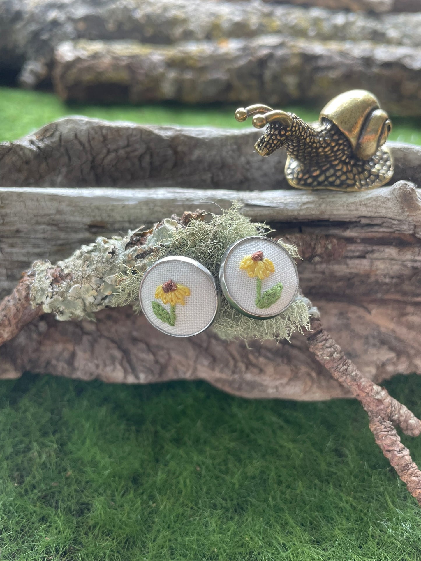 Black-eyed Susan Studs