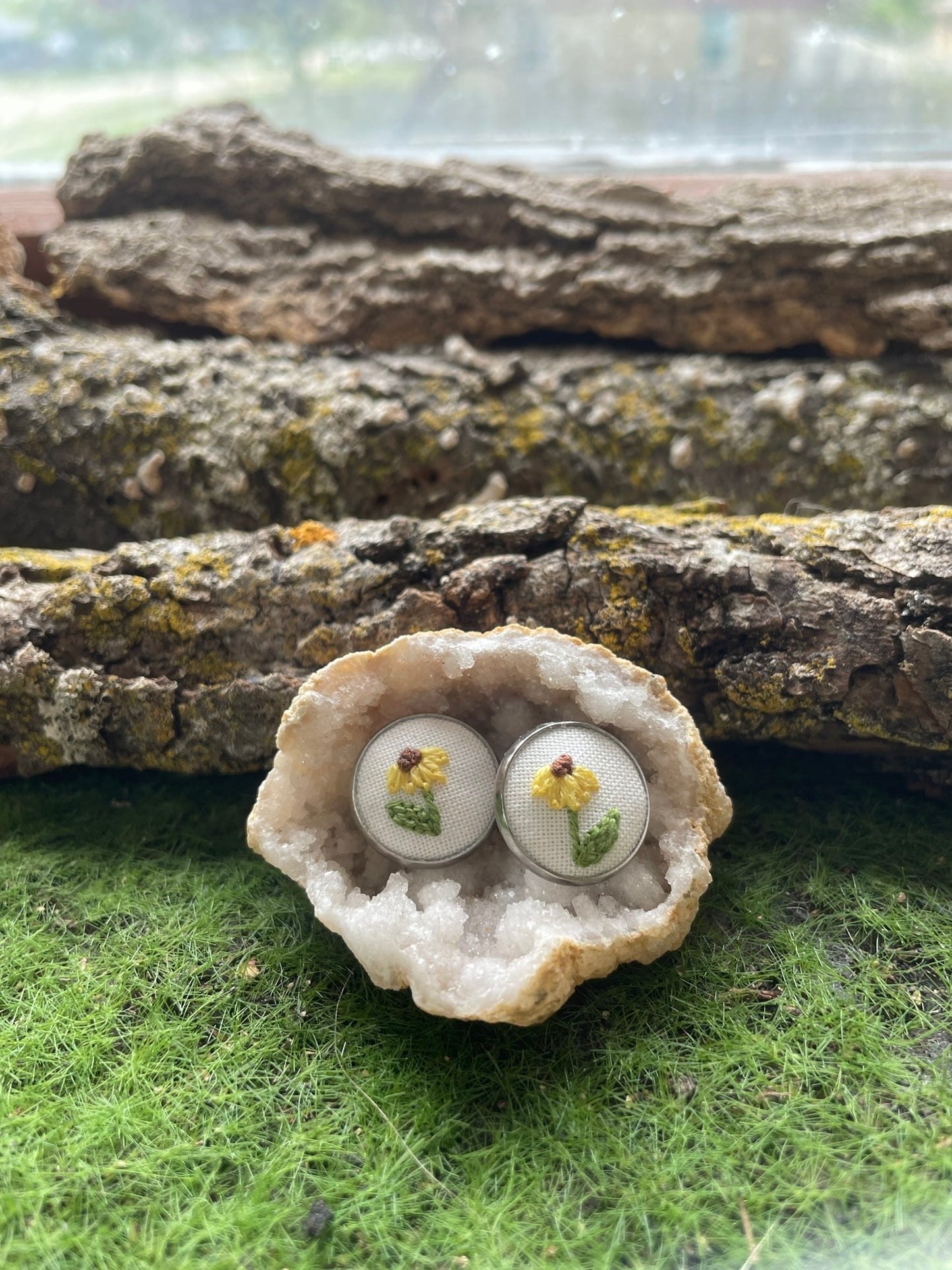 Black-eyed Susan Studs