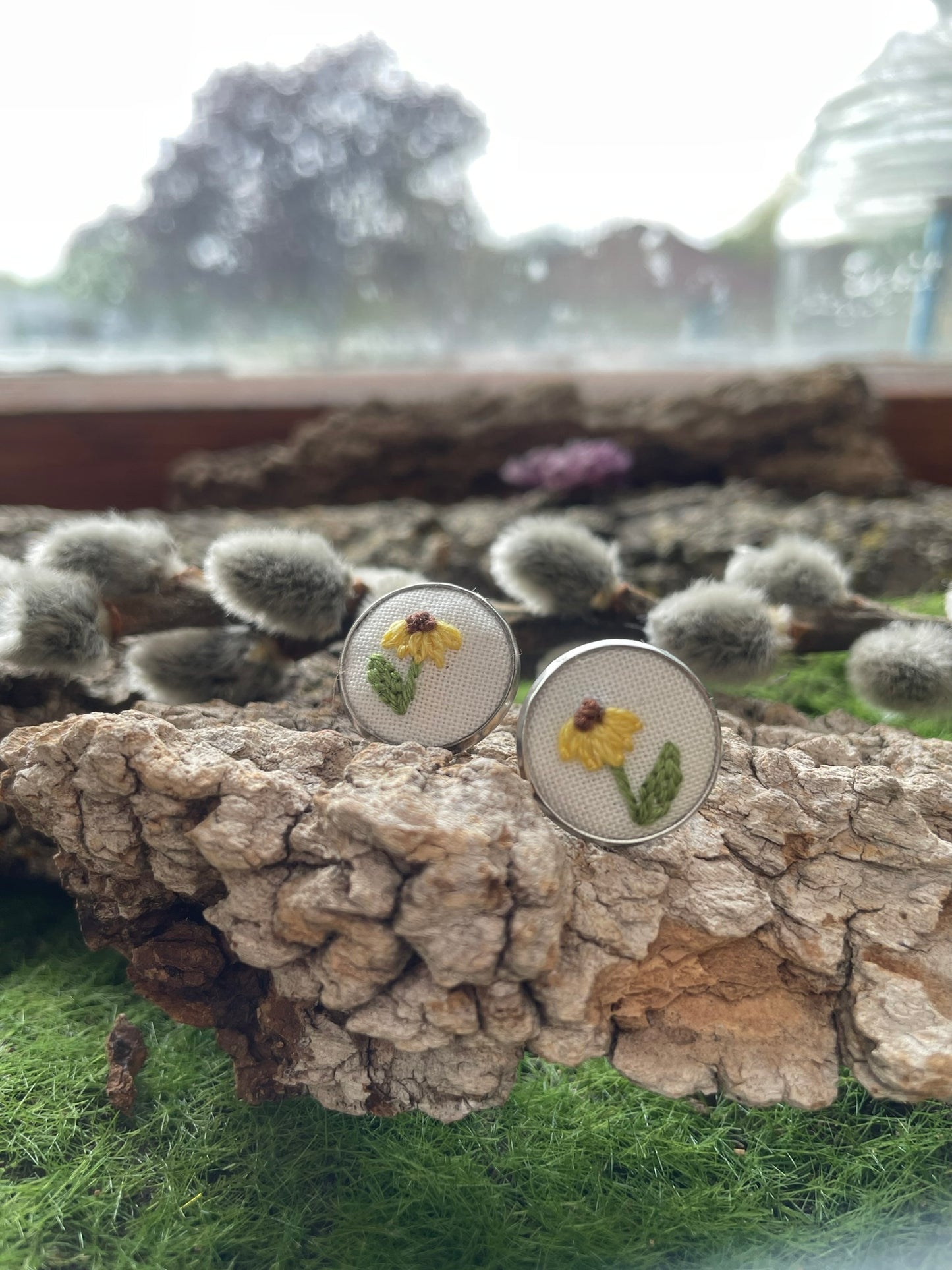 Black-eyed Susan Studs