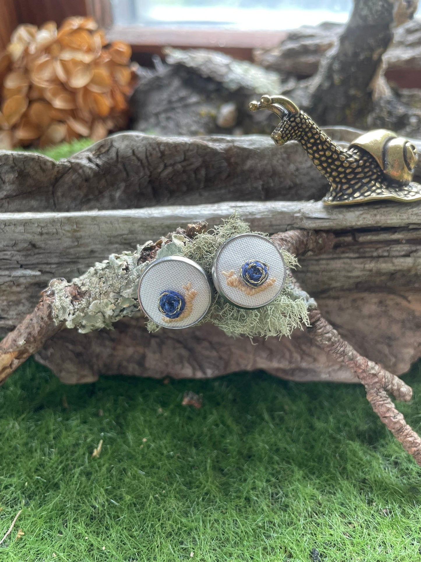 Blue and Gold Snail