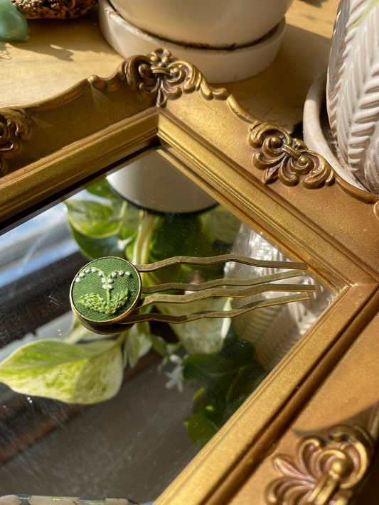 Lily-of-the-Valley Hair Prong Left Orientation