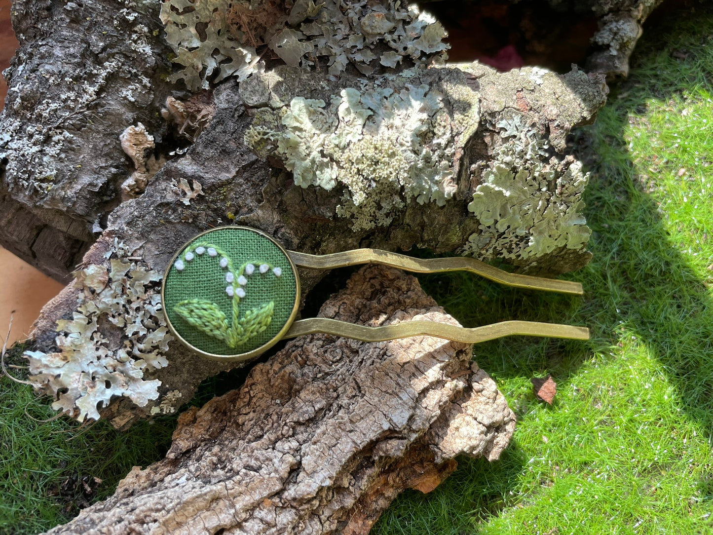 Lily-of-the-Valley Hair Prong Left Orientation