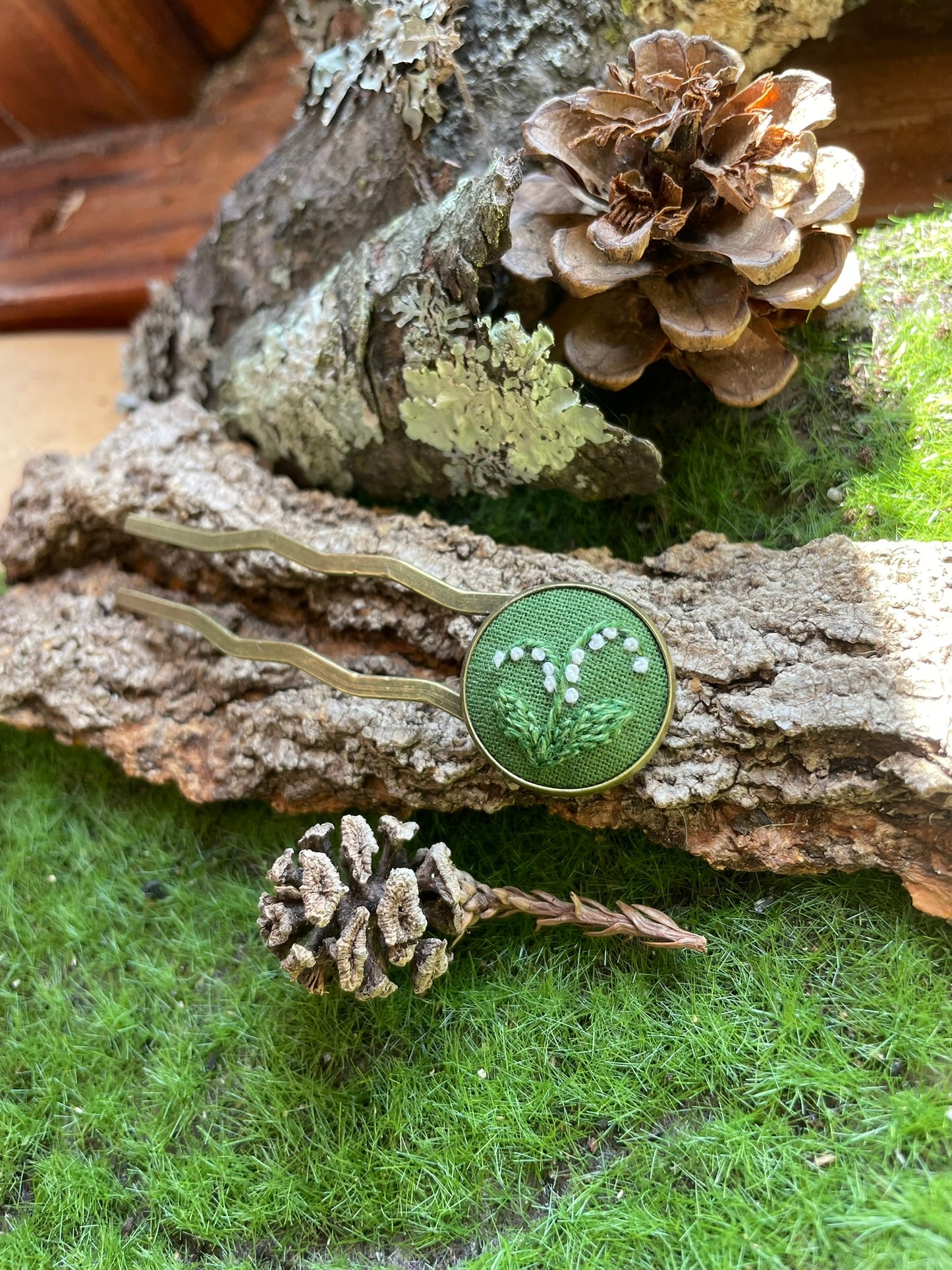 Lily-of-the-Valley Hair Prong Right Orientation