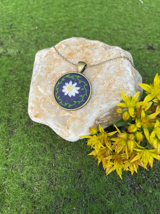Daisy Pendant